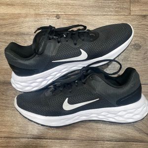 COPY - Nike running shoe- black and white size 10